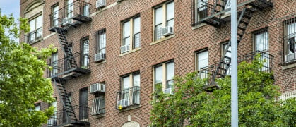 Single-family apartments in the Williamsburg neighborhood in New York (USA)